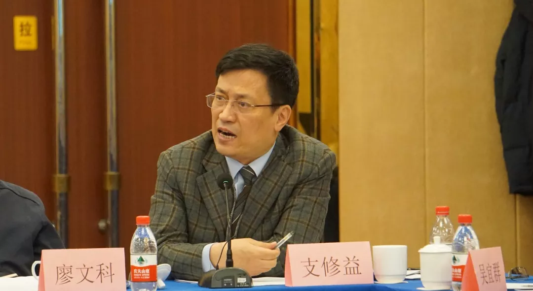 胸外科主任,著名肺癌防治专家支修益中国社会科学院教授赵建文表示,"